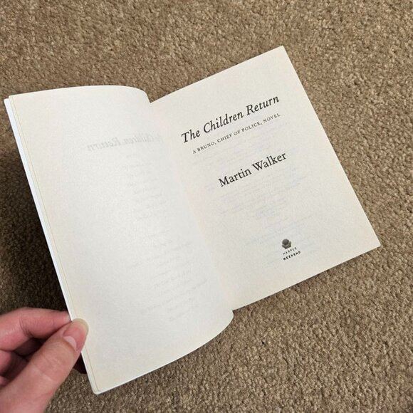 4/$20 Book 7 of 17: Bruno - The Children Return by Martin Walker - Paperback - Picture 2 of 5
